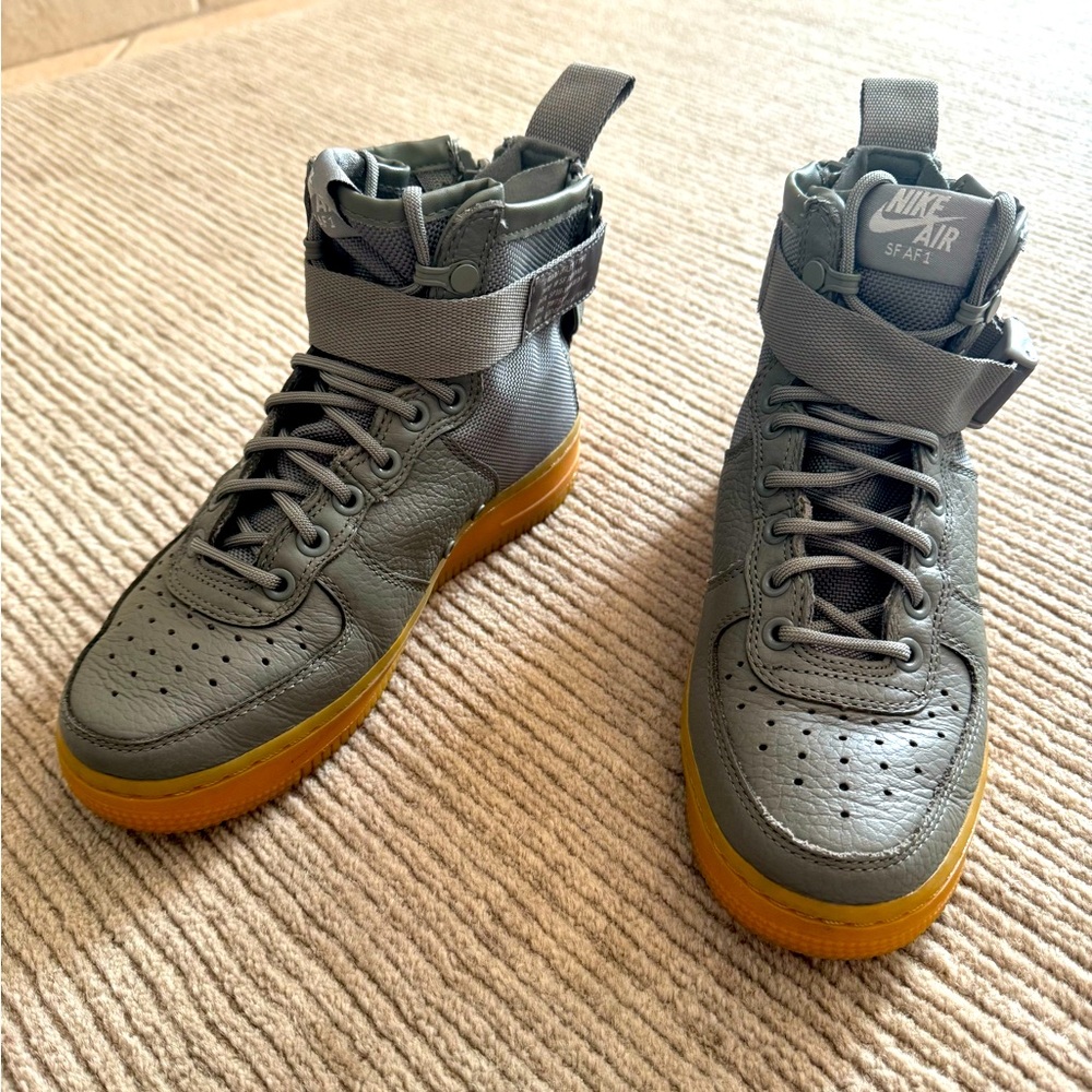 Nike Shoe SF AF1 Special Field Air Force 1 Mid Dark Stucco Women’s 5 AA3966-004